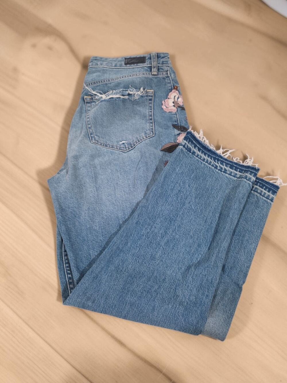 Abercrombie & Fitch Annie High Rise Girlfriend Jeans 29/8R Floral Embroidered
